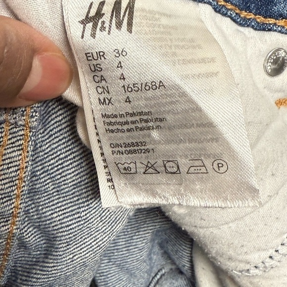 H&M Women’s Blue Distressed Denim Shorts High Waist Mom Shorts Size 4 - Picture 5 of 5